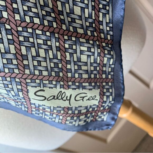 Vintage Sally Gee Blue Robe Basket Weave Print Silk Hand rolled Square Scarf - Picture 7 of 8